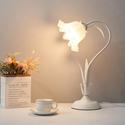 BloomBeam - Justerbar Retro Bordslampa | Veska Vit