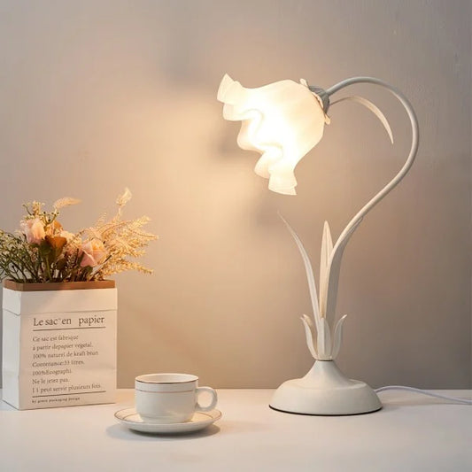 BloomBeam - Justerbar Retro Bordslampa | Veska Vit