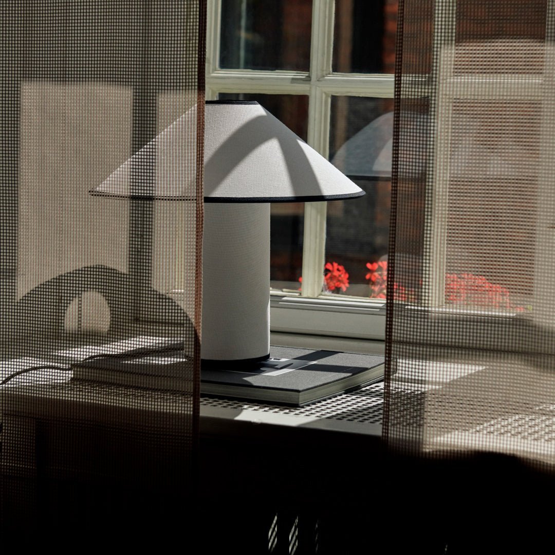 Bordslampa med textilskärm – Lunara | Veska