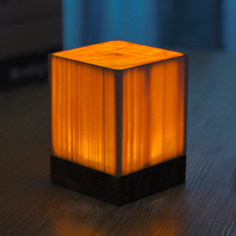 Bordslampa med touchkontroll i träfinish | Veska Fyrkant 8.38 cm x 8.38 cm x 11.68 cm