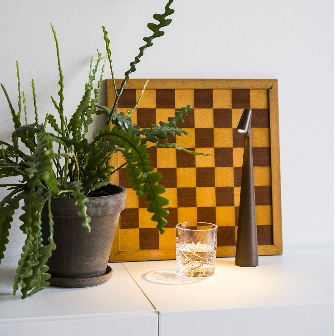 Bordslampa Modern Röd Metall LED Ljus | Veska