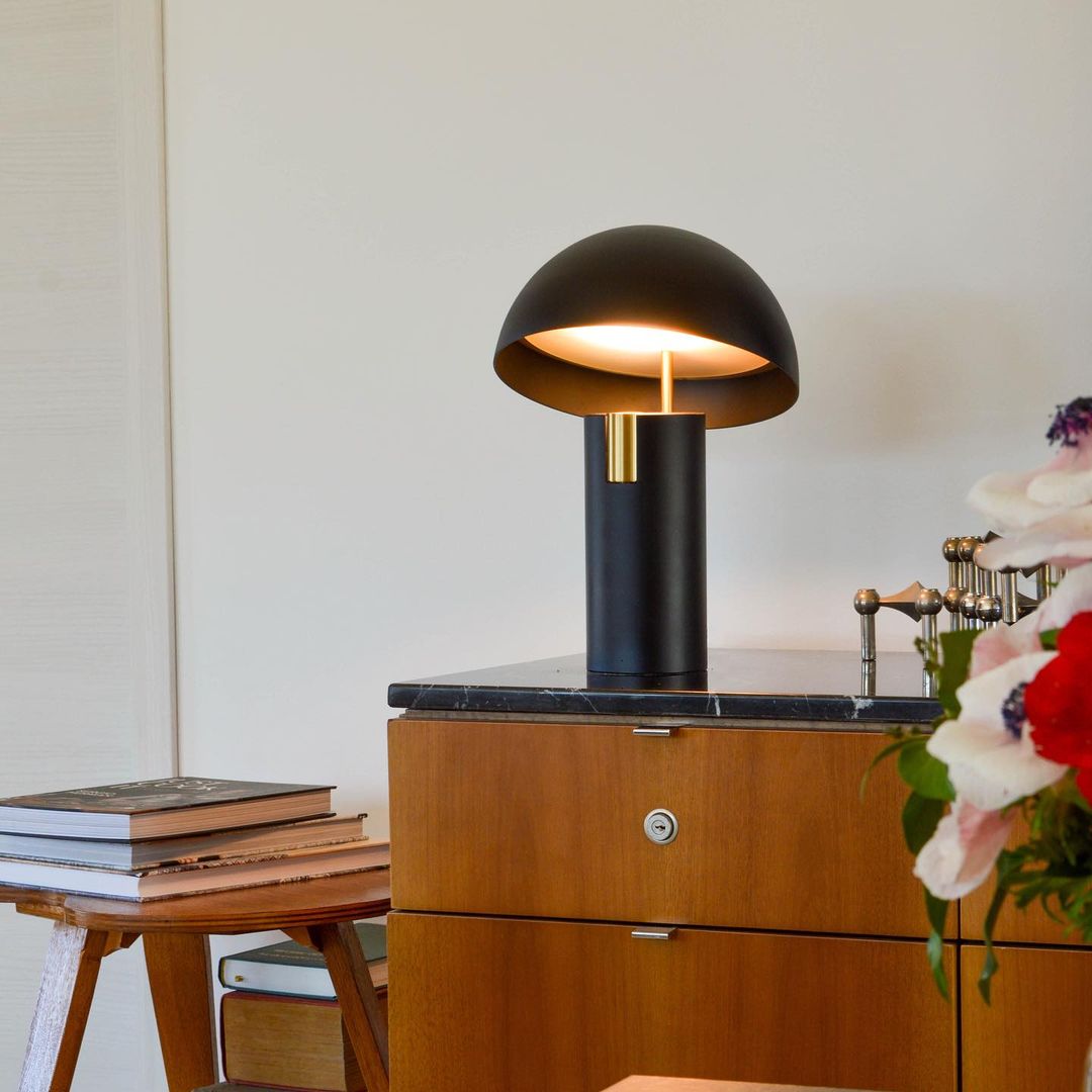 Bordslampa - RetroWave - Minimalistisk & Justerbar Design - Chic Modern Elegans | Veska