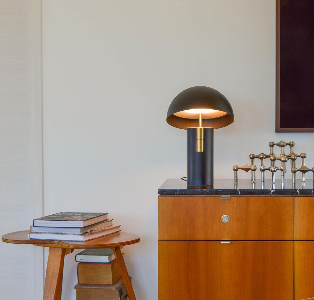 Bordslampa - RetroWave - Minimalistisk & Justerbar Design - Chic Modern Elegans | Veska