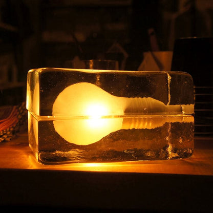 BrightCube – Minimalistisk Bordslampa med Transparent Glasruta | Veska