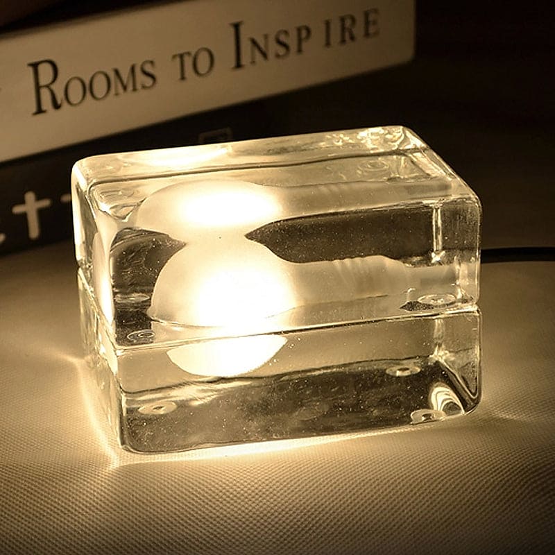 BrightCube – Minimalistisk Bordslampa med Transparent Glasruta | Veska Helles