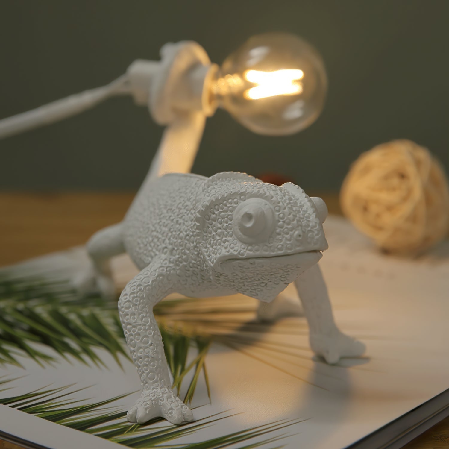 CamouGlow – Harmlampa i resin med charmig kameleondetalj | Veska