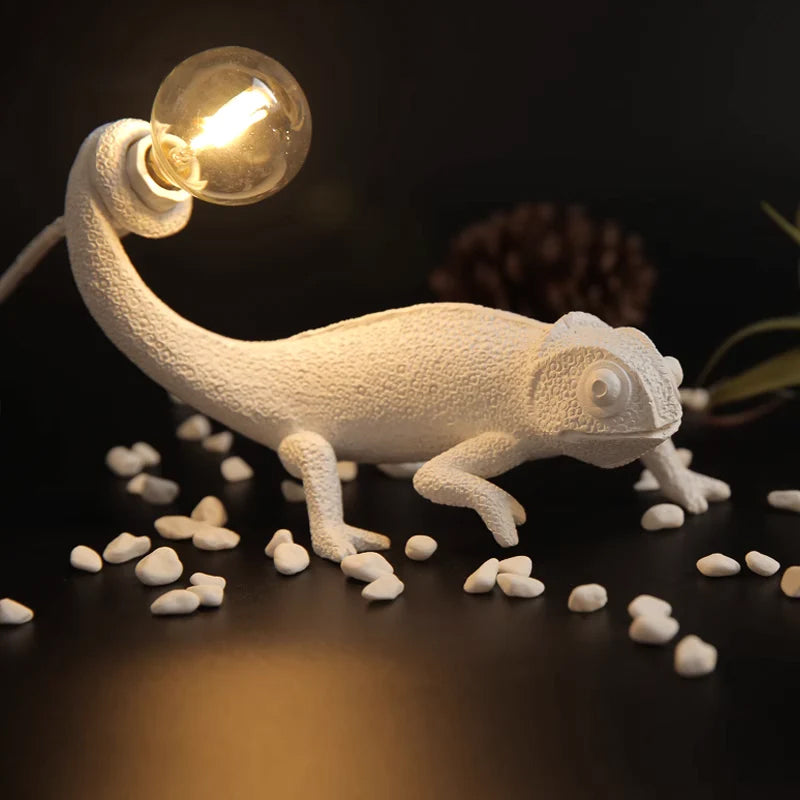 CamouGlow – Harmlampa i resin med charmig kameleondetalj | Veska Modell B