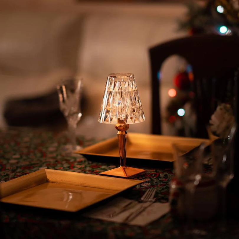 Chic bordslampa med kristalldesign - CrystalLuxe | Veska