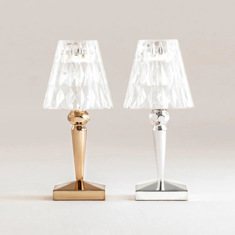 Chic bordslampa med kristalldesign - CrystalLuxe | Veska