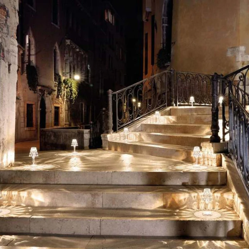 Chic bordslampa med kristalldesign - CrystalLuxe | Veska