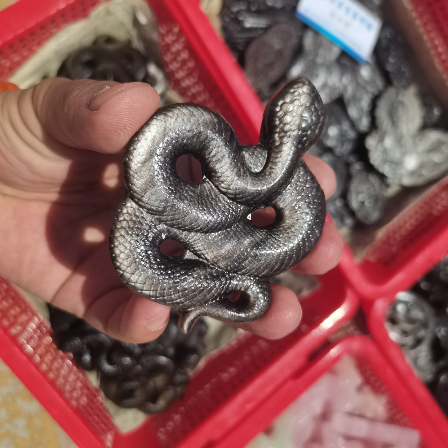 Crystal Quartz Snake Carving | Veska Ljusgrå