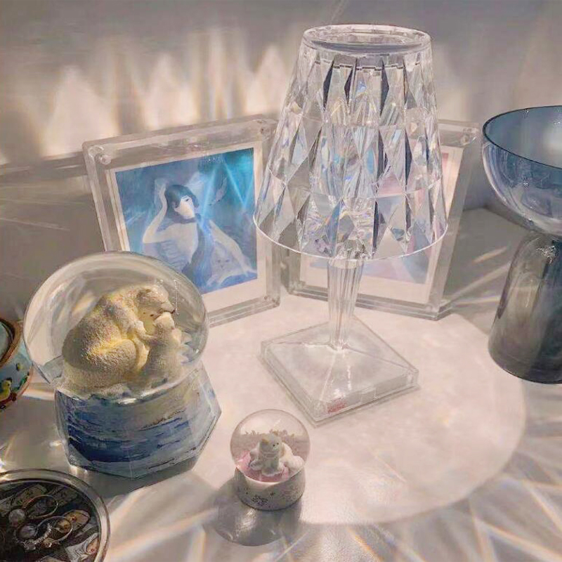 CrystalGlow Touch-lampa – Elegant bordsbelysning med touchsensor och USB | Veska