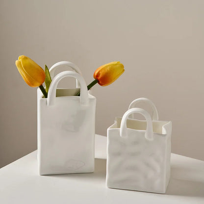 Design keramiska vaser i kreativ påseform | Veska