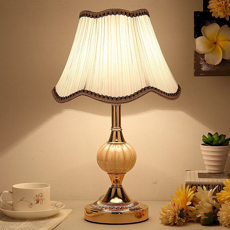 Designer bordslampa som kombinerar retro med nordisk minimalism | Veska C