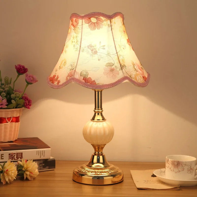 Designer bordslampa som kombinerar retro med nordisk minimalism | Veska D