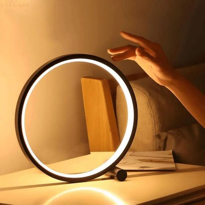 Dimmbar LED Ring Bordslampa – Modern Touch Control | Veska Svart