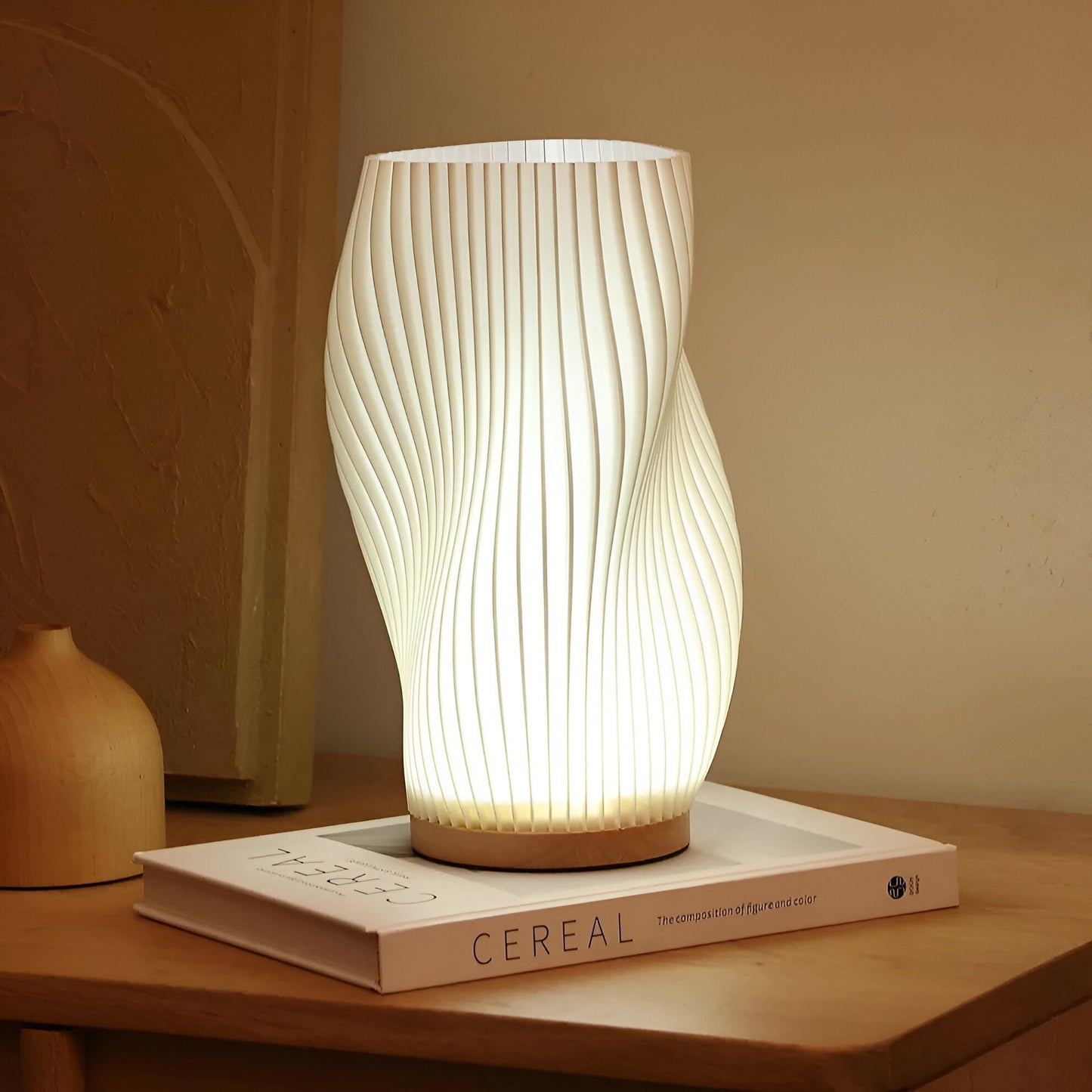 DreamWave - Modern krämfärgad 3D våglampa med elegant metallbas | Veska A (21cm)