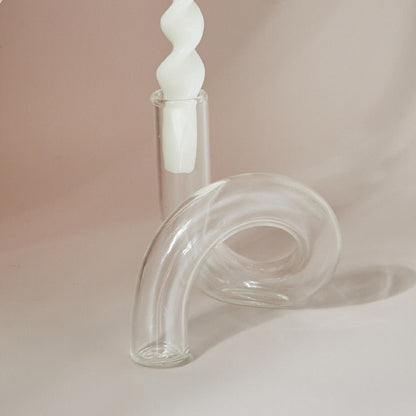 Elegant glasvas med integrerad ljuslykta för stilfull bordsdekoration | Veska Klar Vas