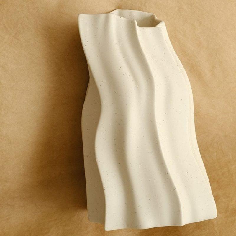 Elegant keramikvas för en lyxig atmosfär | Veska Creme Glaze