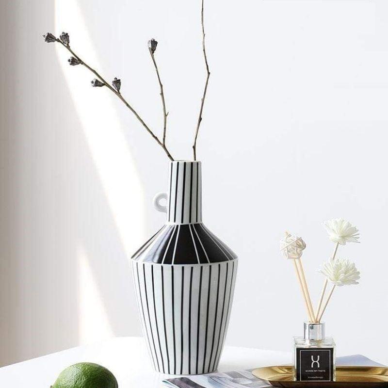 Elegant keramikvas för en modern atmosfär | Veska