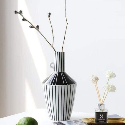 Elegant keramikvas för en modern atmosfär | Veska
