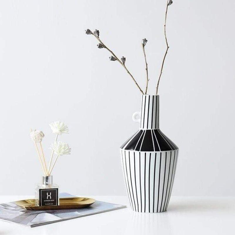 Elegant keramikvas för en modern atmosfär | Veska