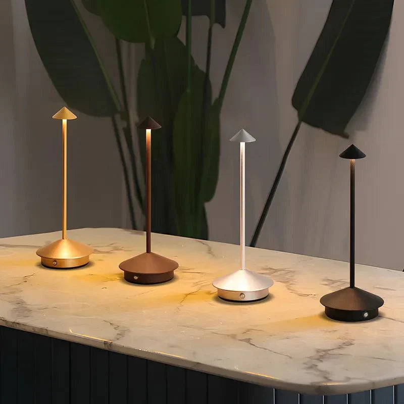 Elegant laddningsbar metallbords-lampa | Veska