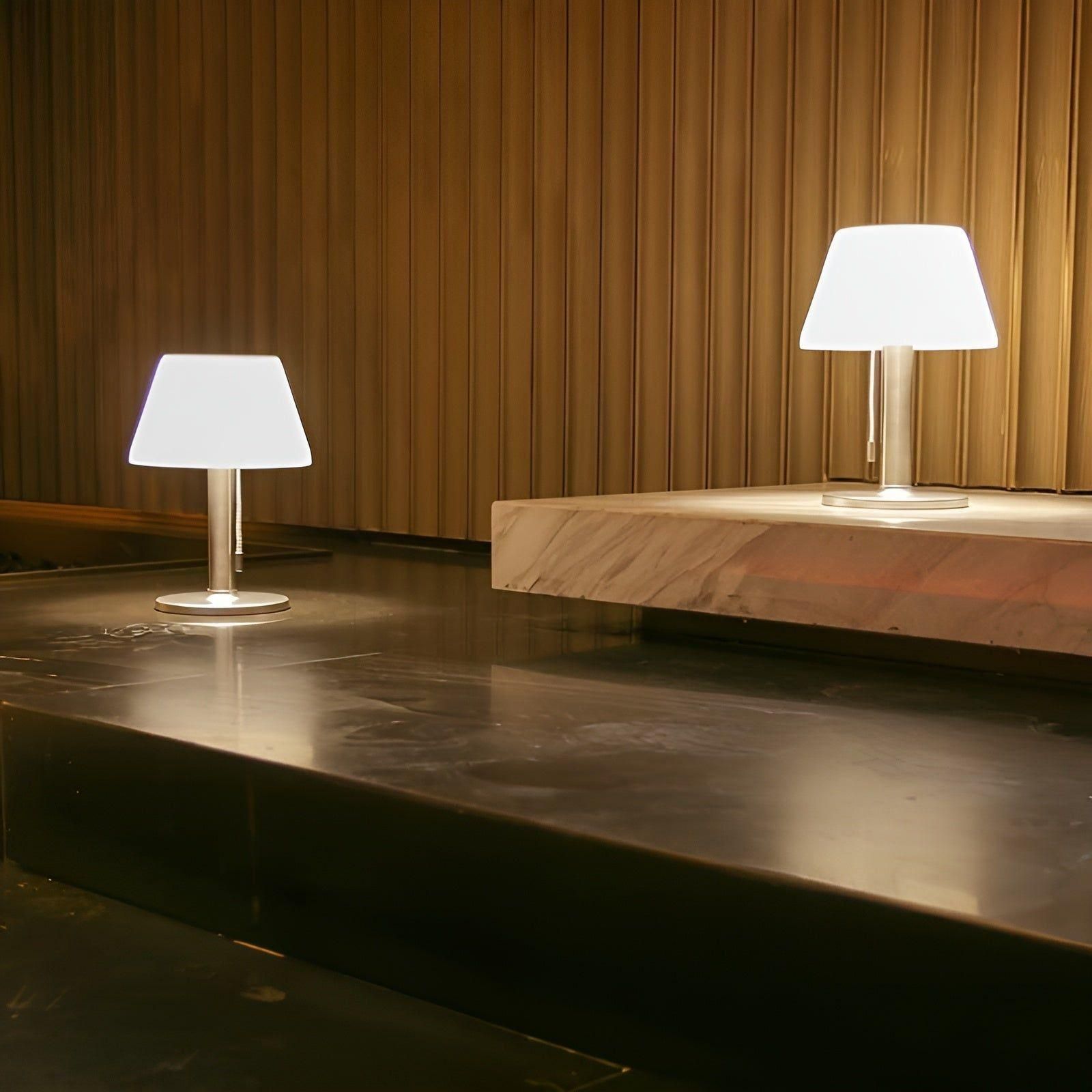 Elegant solid bordslampa för utomhusets charm Veska