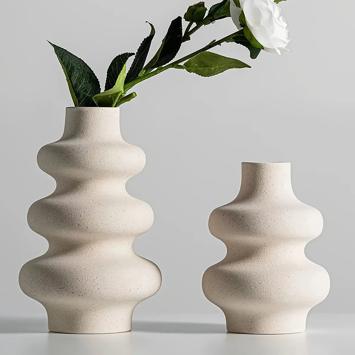 Elegant spiralvas av keramik | Veska Vit