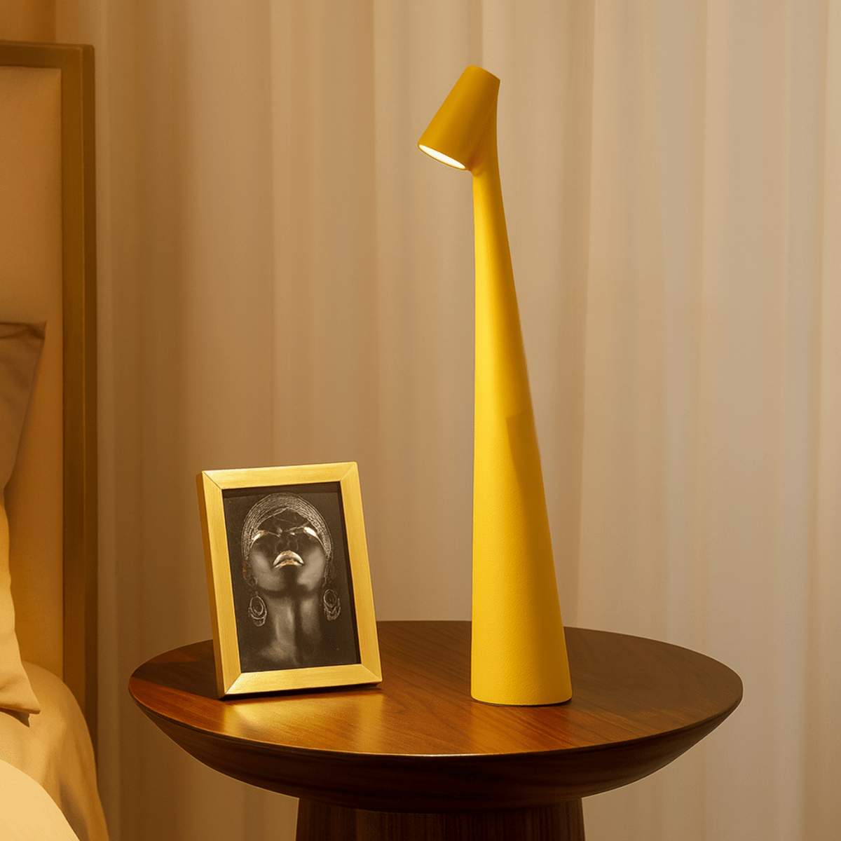 EVOLUCE – Uppladdningsbar Bordslampa med Modern Design & Lång Batteritid | Veska Gul