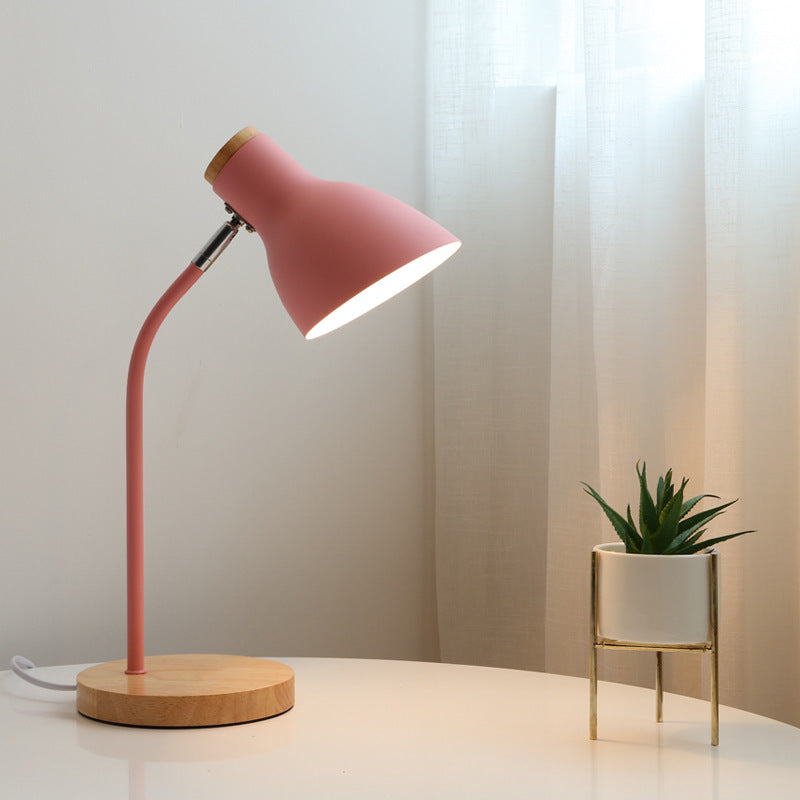 Ficklampa-formad svängbar bordslampa Macaron Metall 1-ljuskälla nattlampa för barnrum | Veska Rosa