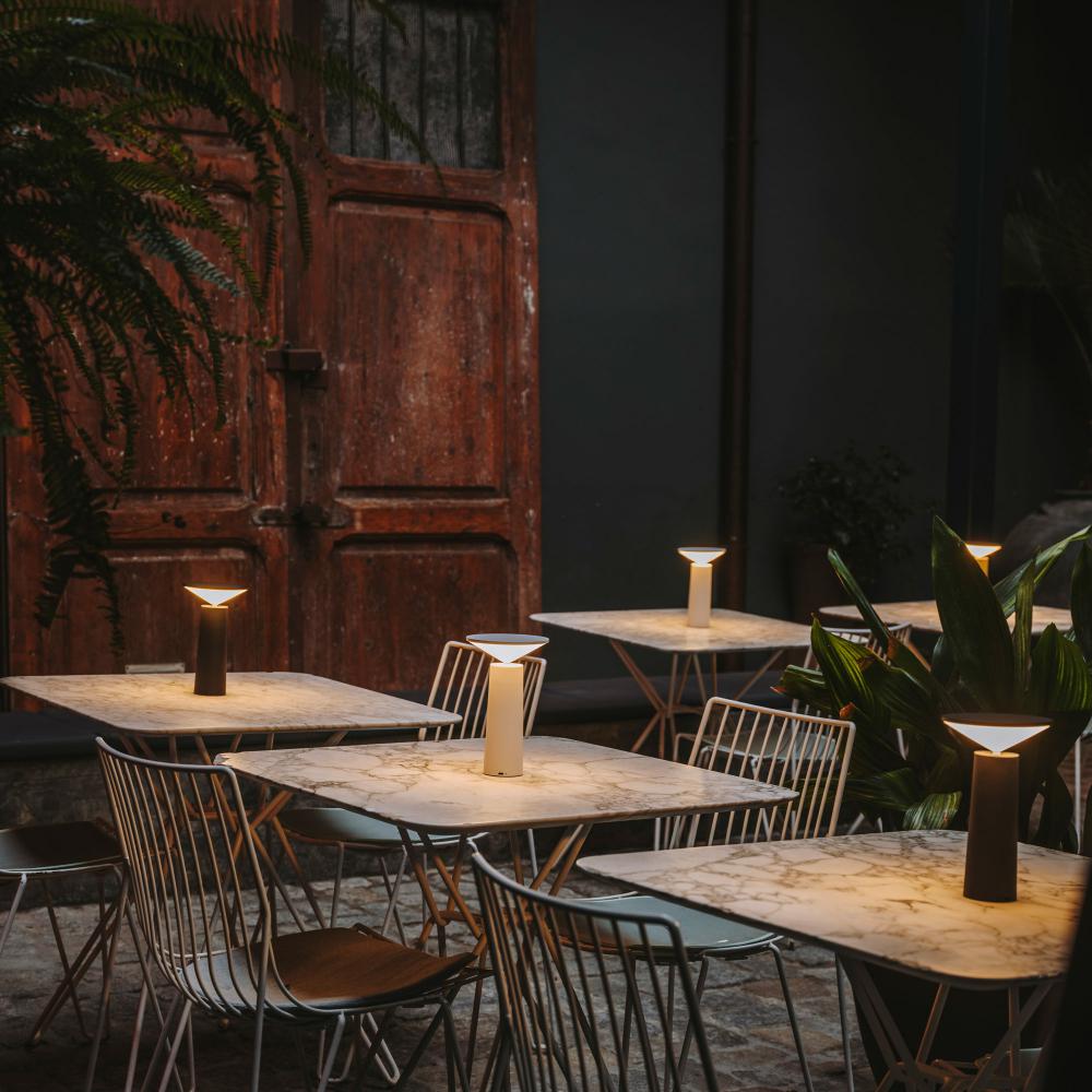 FlexiBeam - Modern LED Bordslampa med Svängbart Huvud | Veska