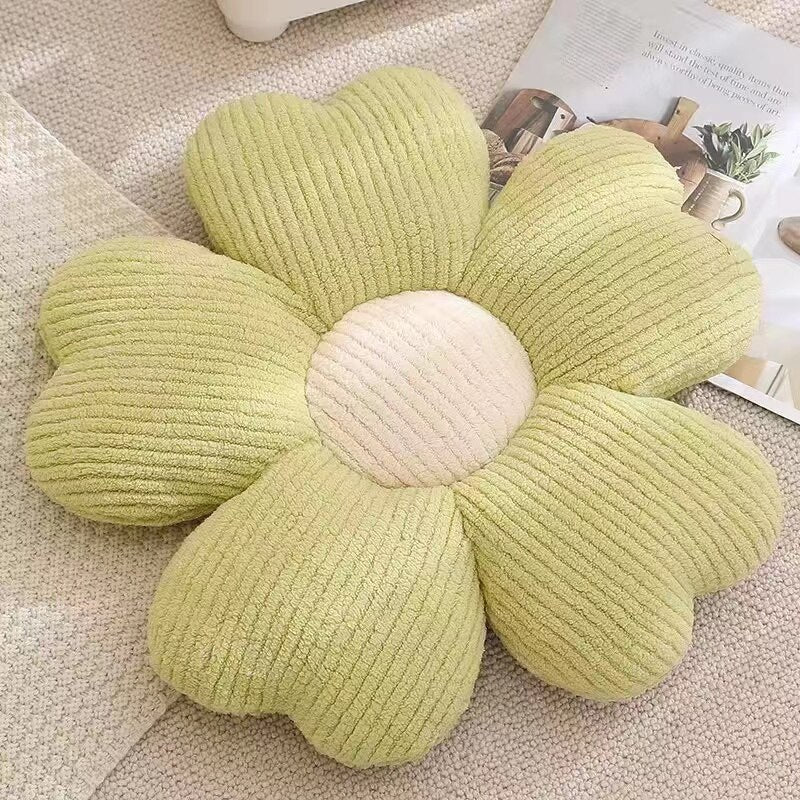 Fluffy Clover Flower Cushion | Veska Grön
