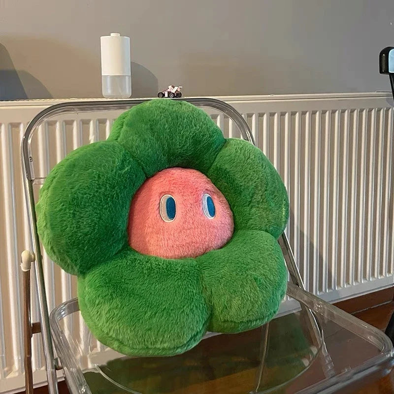 Fluffy Flower Cushion with Eyes | Veska grön blomma