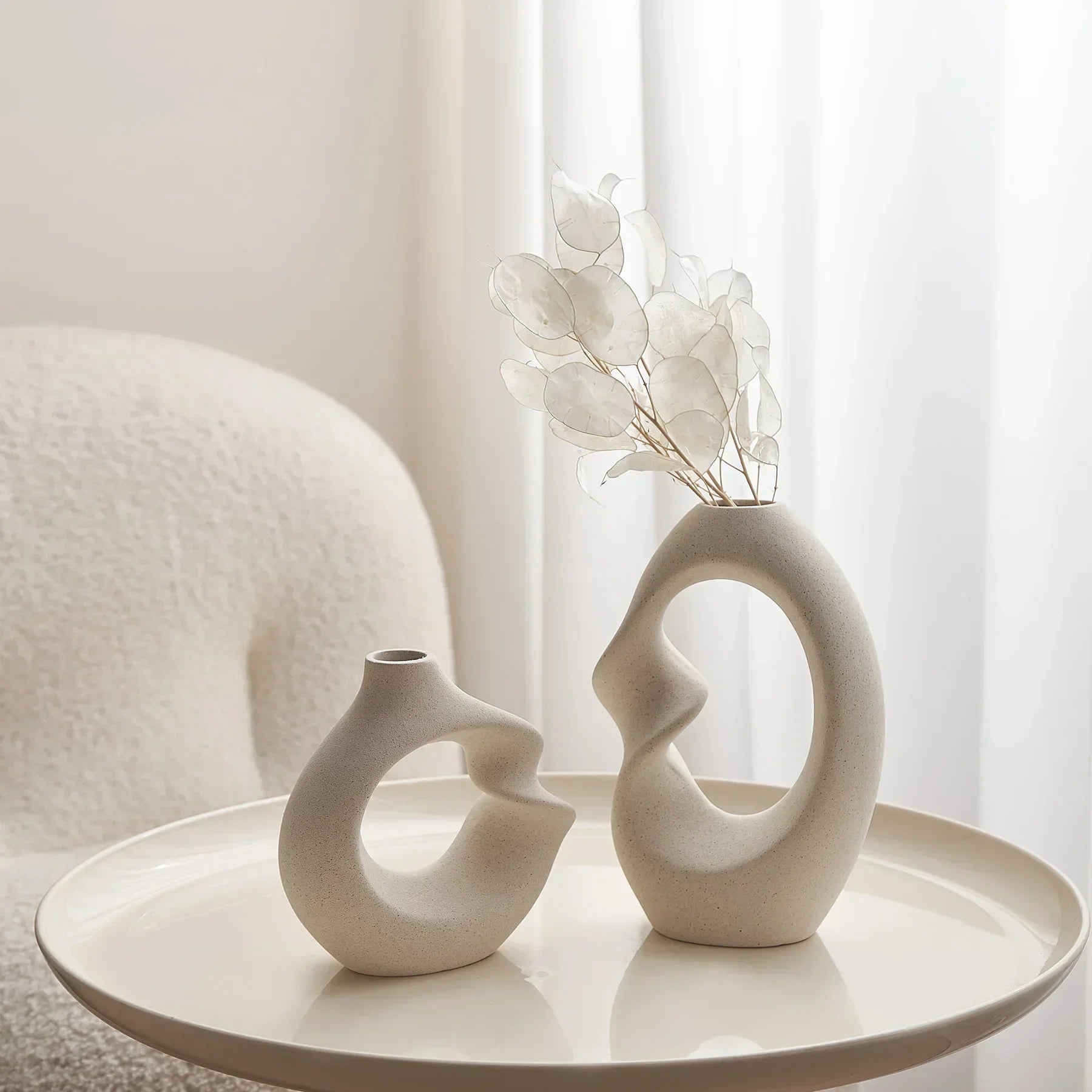 FormaLuxe Skulpturala keramiska vasar set med modern elegans | Veska