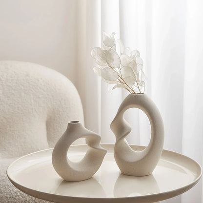 FormaLuxe Skulpturala keramiska vasar set med modern elegans | Veska