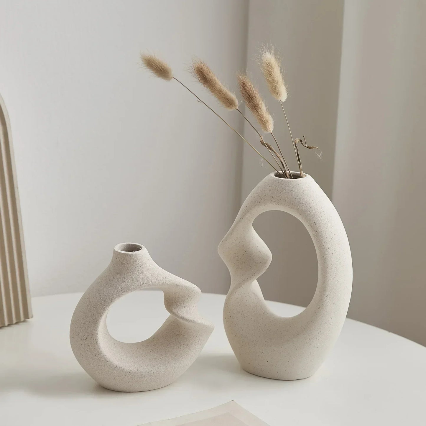 FormaLuxe Skulpturala keramiska vasar set med modern elegans | Veska