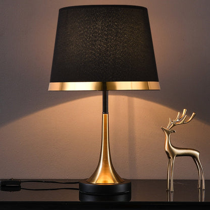 GiltGlow – Elegant Guld och Svart Retro Bordslampa | Veska