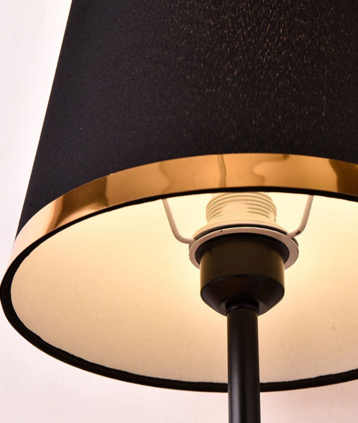 GiltGlow – Elegant Guld och Svart Retro Bordslampa | Veska