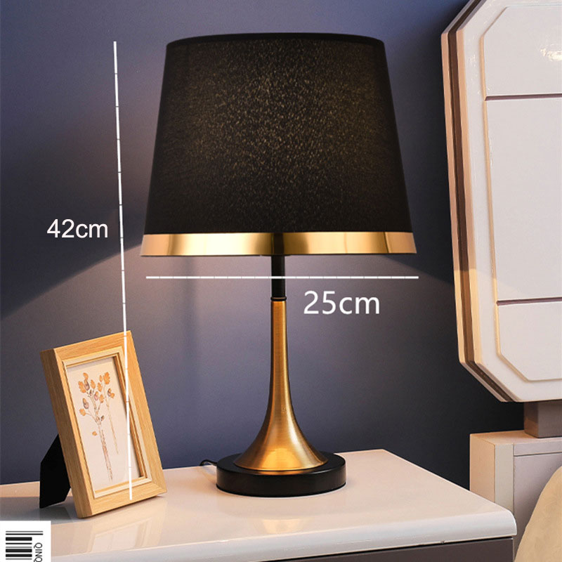 GiltGlow – Elegant Guld och Svart Retro Bordslampa | Veska