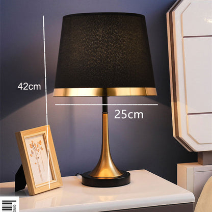 GiltGlow – Elegant Guld och Svart Retro Bordslampa | Veska