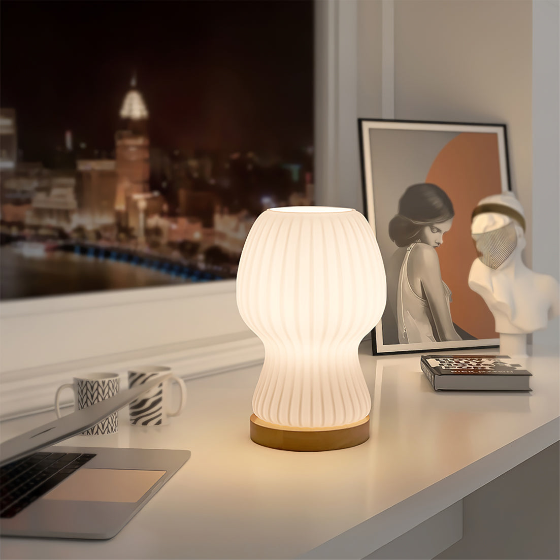 GlowBeam – Viktad glasbordslampa med träaccent | Veska