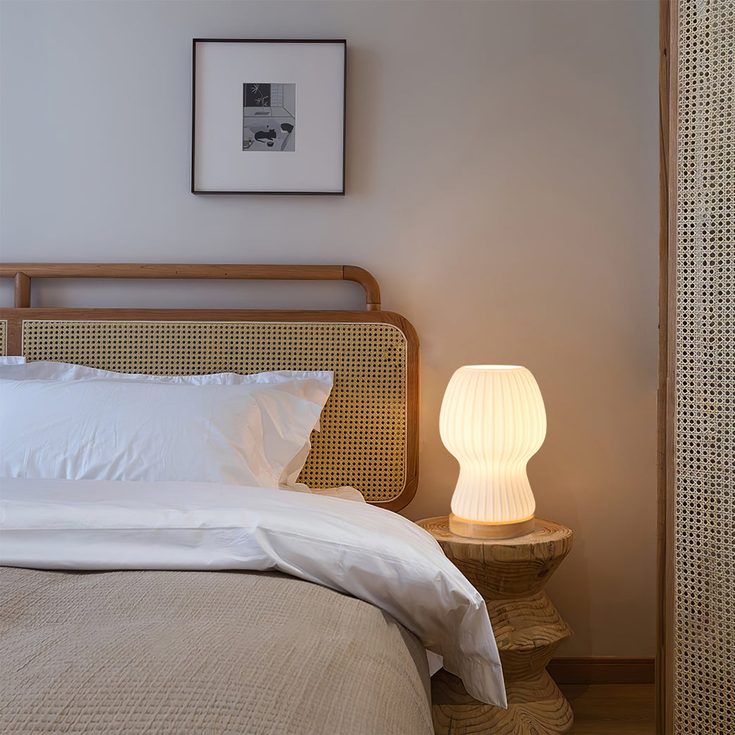GlowBeam – Viktad glasbordslampa med träaccent | Veska