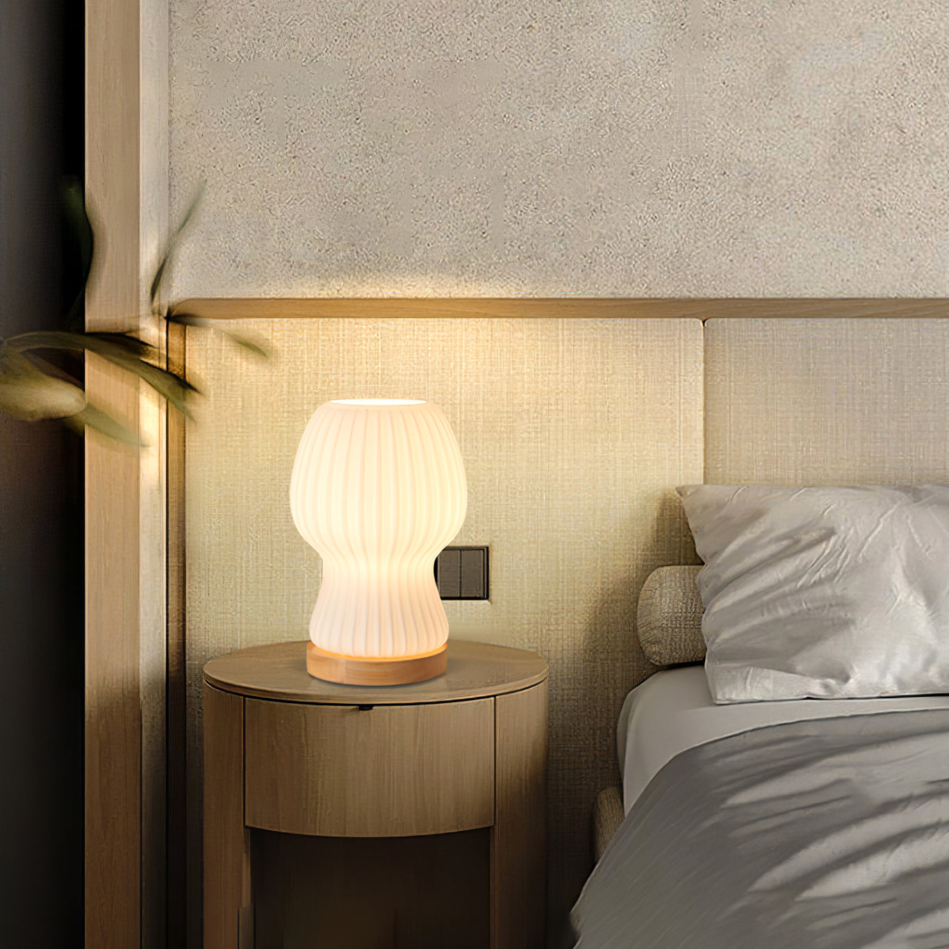 GlowBeam – Viktad glasbordslampa med träaccent | Veska
