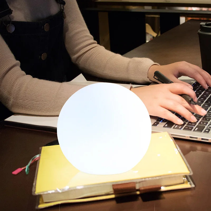 GlowSphere – Bordslampa med modern världslig charm | Veska