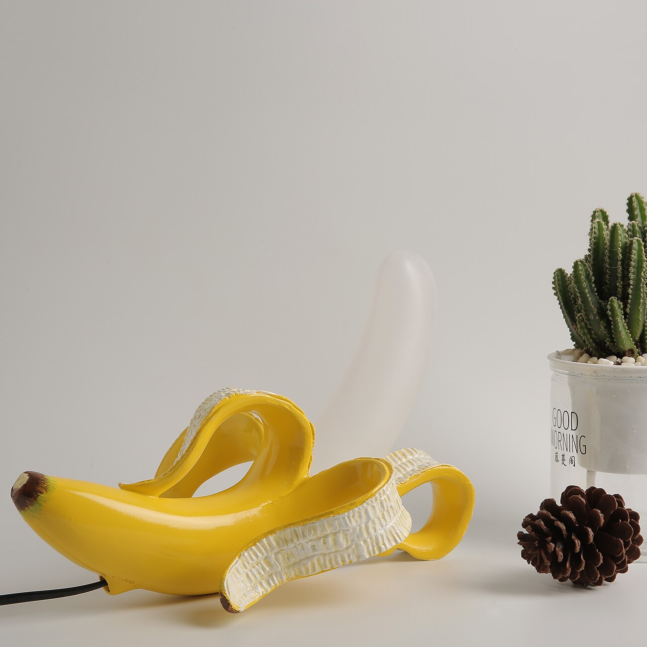 GoldenBanana - Elegant Art Deco Bordslampa | Veska Gul Sitta