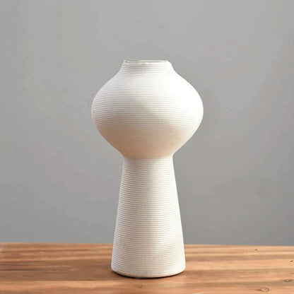 Handgjord keramikvas Veskaanche, elegant vit dekoration med ring skulptur | Veska Figur vas