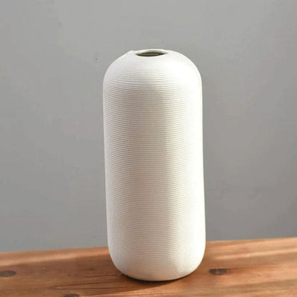 Handgjord keramikvas Veskaanche, elegant vit dekoration med ring skulptur | Veska Större oval vas
