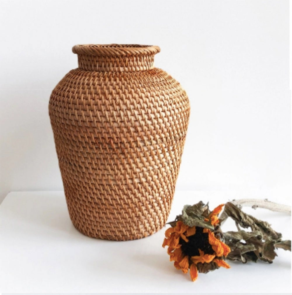 Handtillverkad Rattan Vas Naturlig Textur Unik Design | Veska