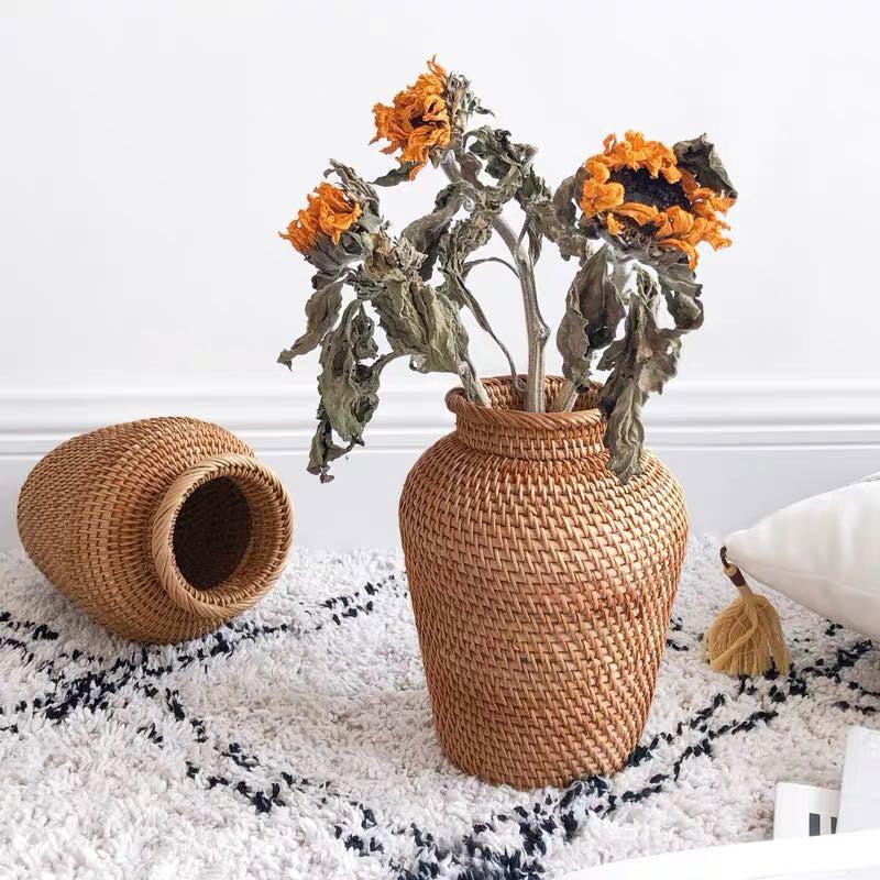 Handtillverkad Rattan Vas Naturlig Textur Unik Design | Veska